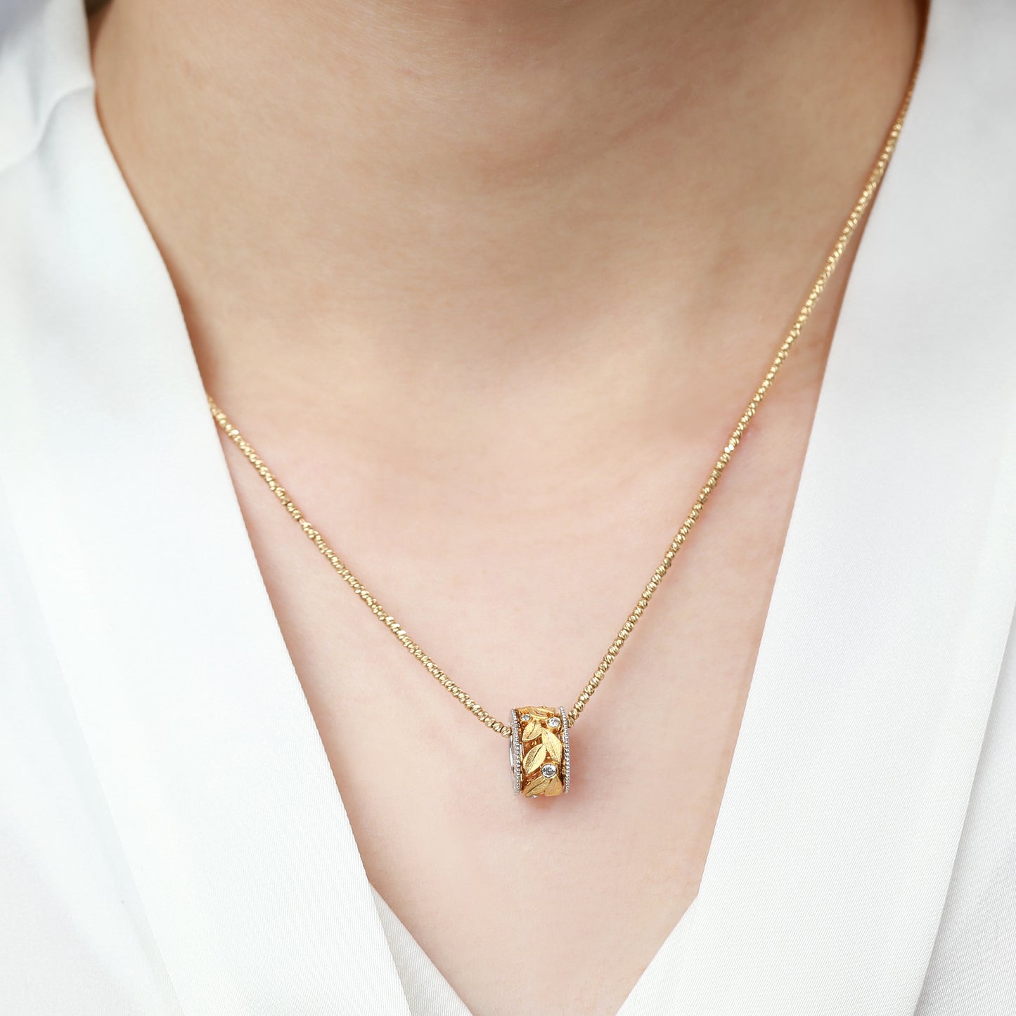 18K Gold Diamond Pendant Necklace