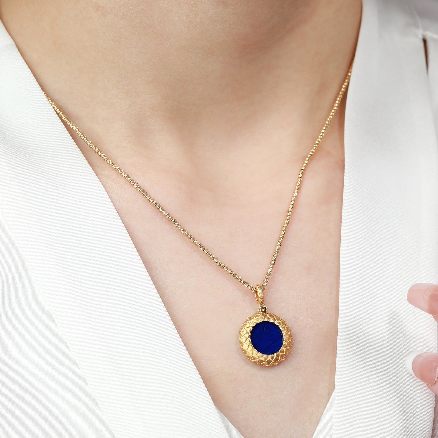 18K Gold Lapis Lazuli Pendant Necklace with Diamond