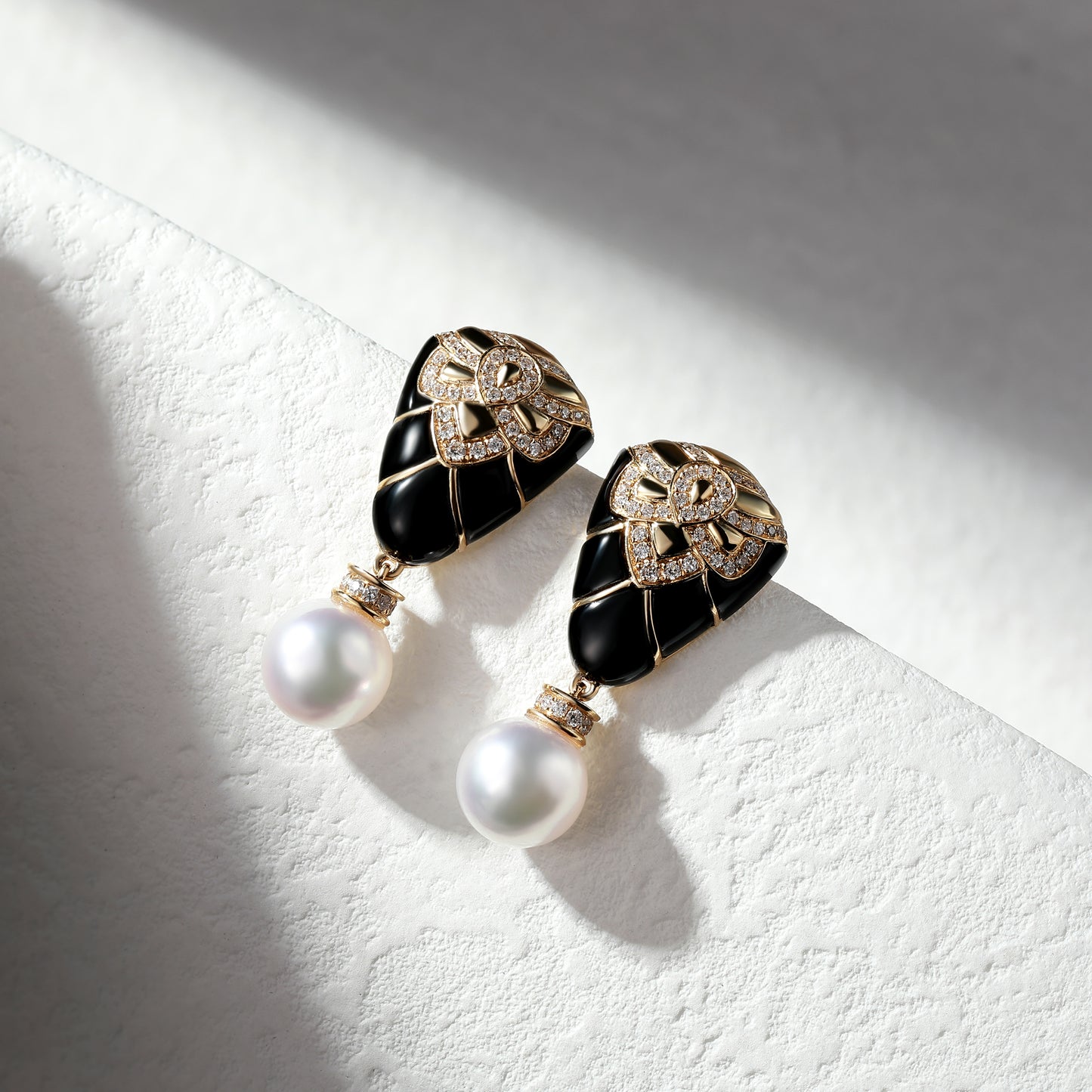 18K Gold Pearl Earrings with Diamond