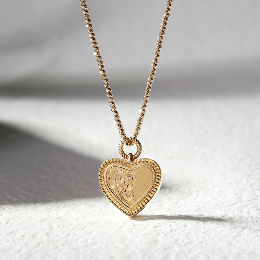 18K Gold Pendant Necklace with Engraving Process