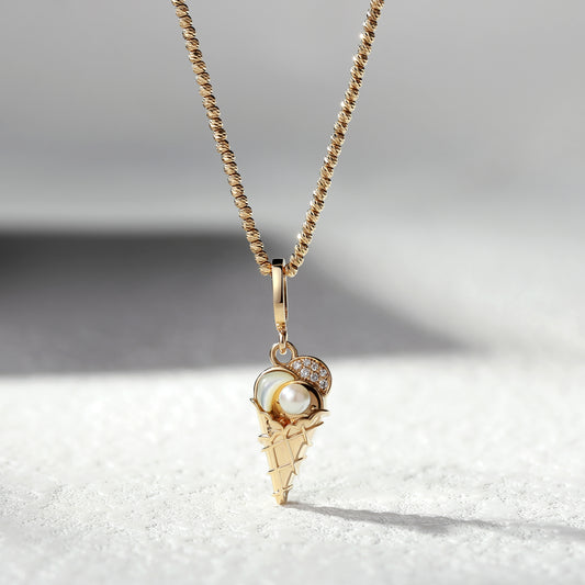 18K Gold Diamond Pendant Necklace with Pearl