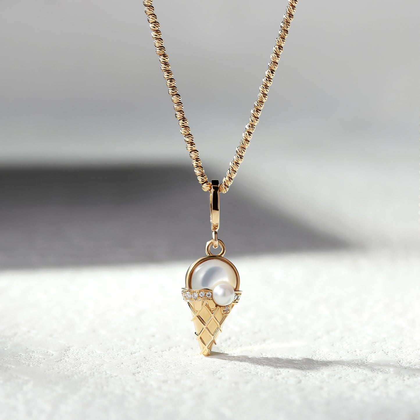 18K Gold Diamond Pendant Necklace with Pearl