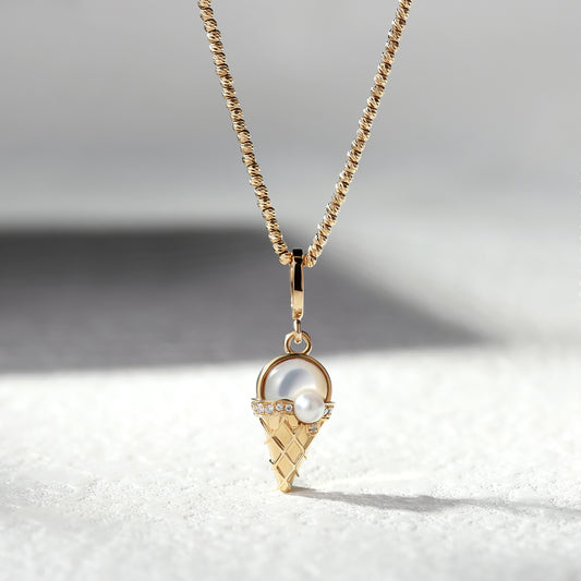 18K Gold Diamond Pendant Necklace with Pearl