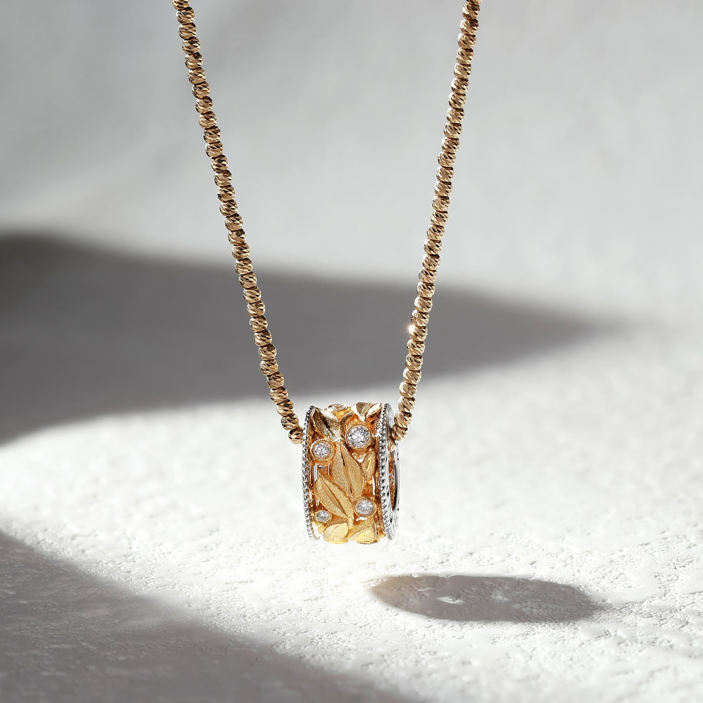 18K Gold Diamond Pendant Necklace