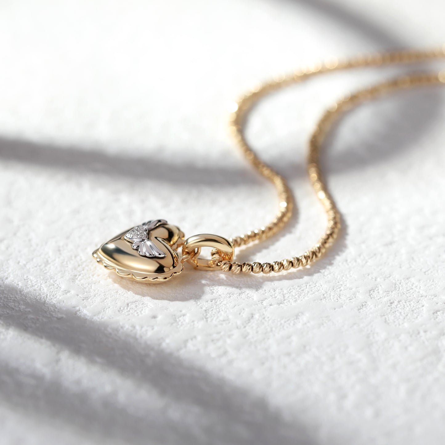 18K Gold Diamond Pendant Necklace