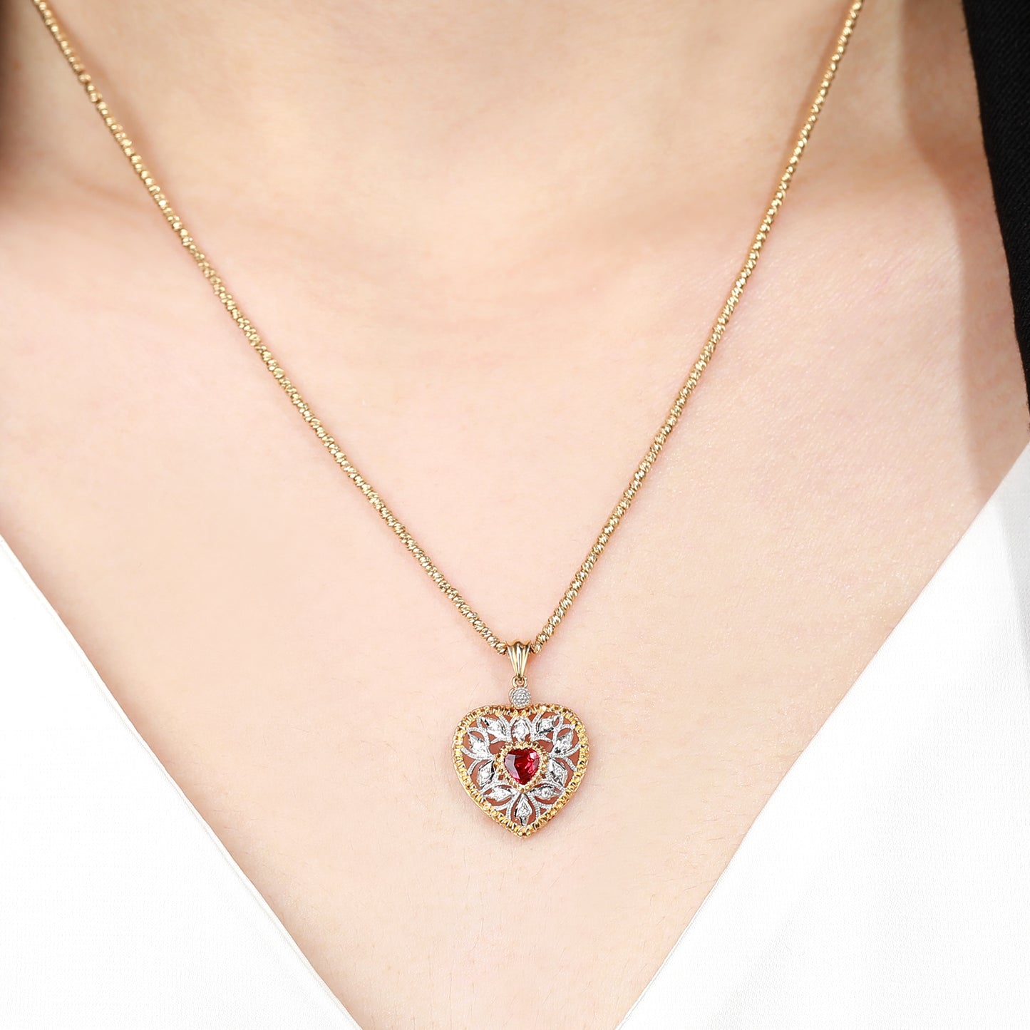 18K Gold Pigeon Blood Ruby Pendant Necklace