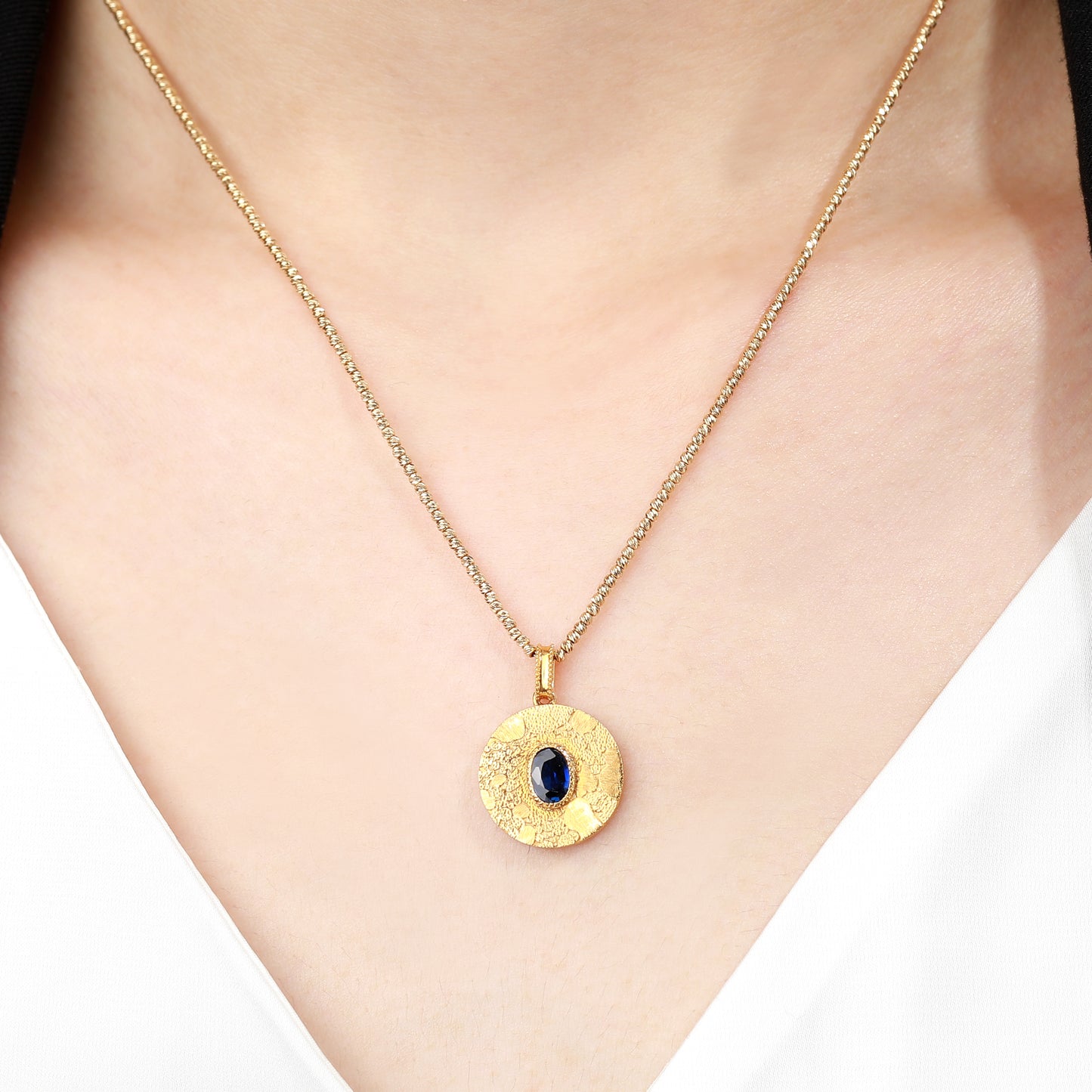 18K Gold Royal Blue Sapphire Pendant Necklace