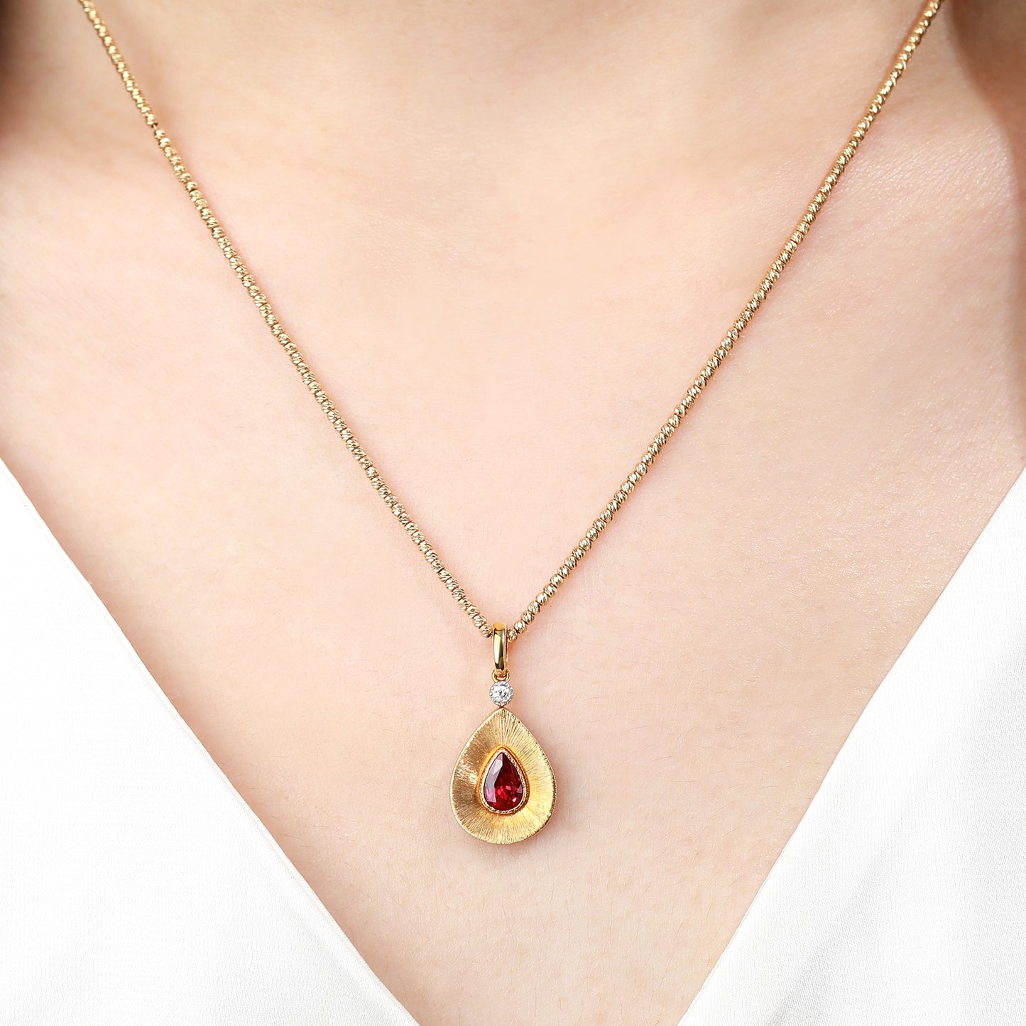 18K Gold Pigeon Blood Ruby Pendant Necklace