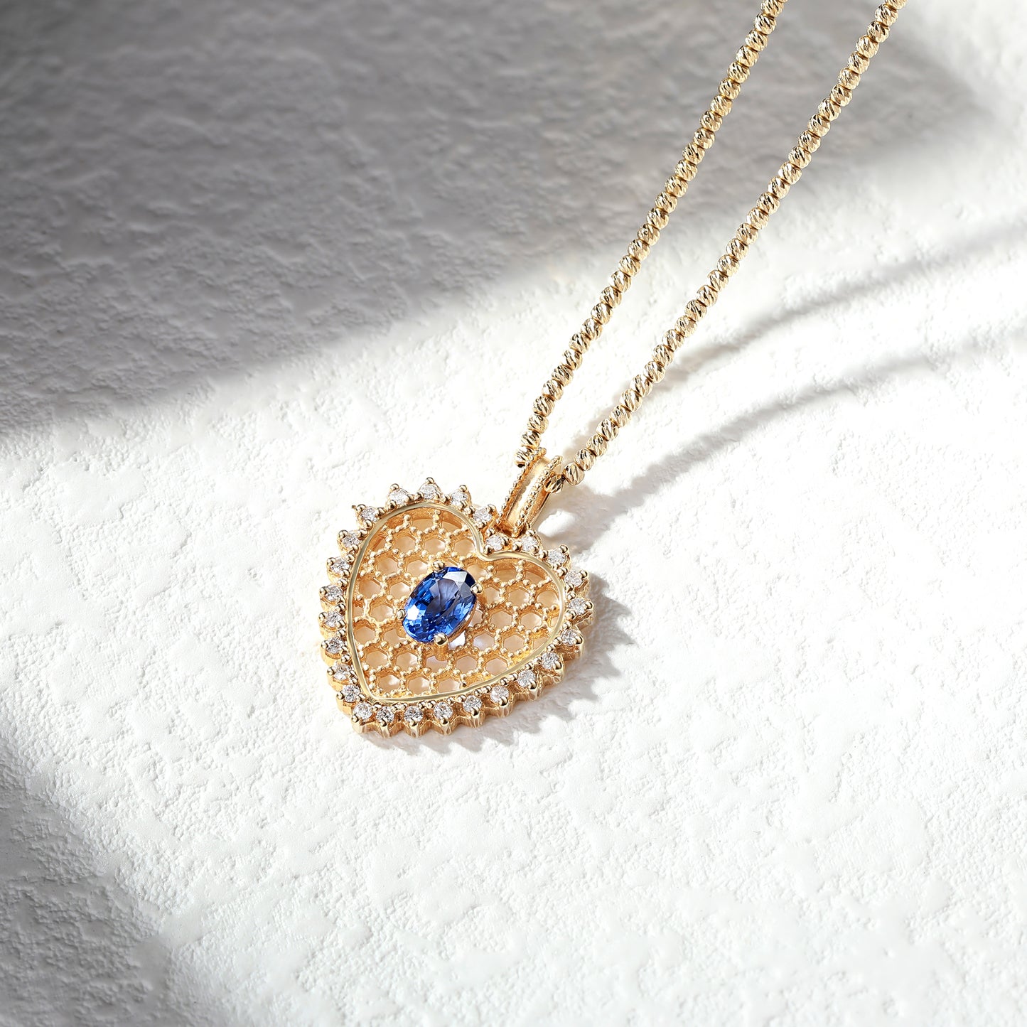 18K Gold Cornflower Blue Sapphire Pendant Necklace with Diamond