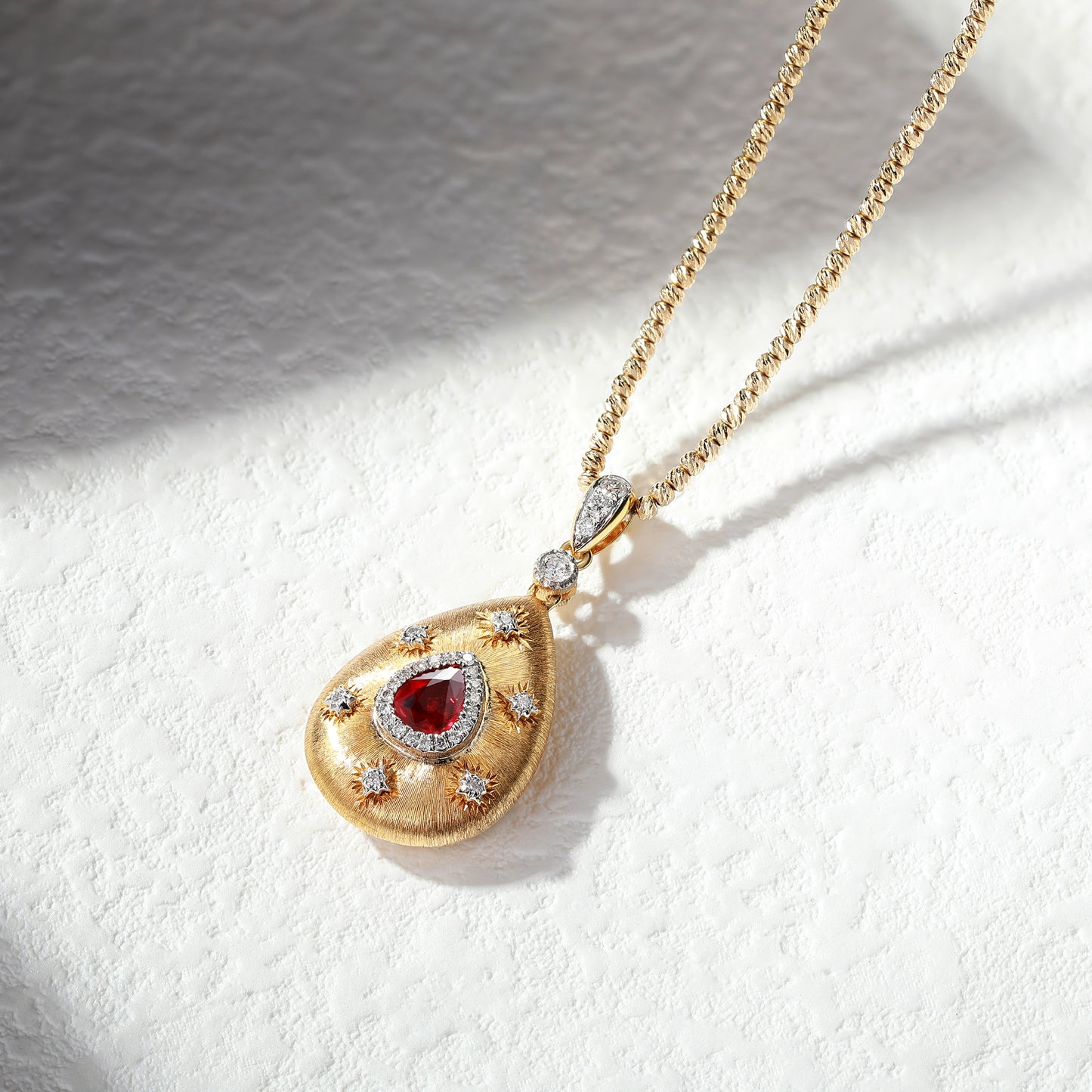 18K Gold Pigeon Blood Ruby Pendant Necklace