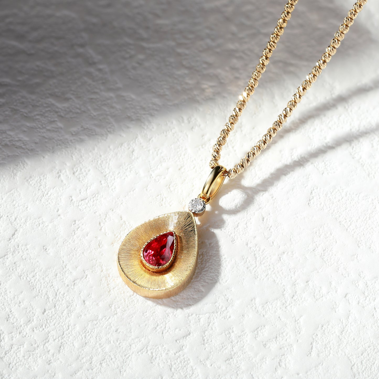 18K Gold Pigeon Blood Ruby Pendant Necklace