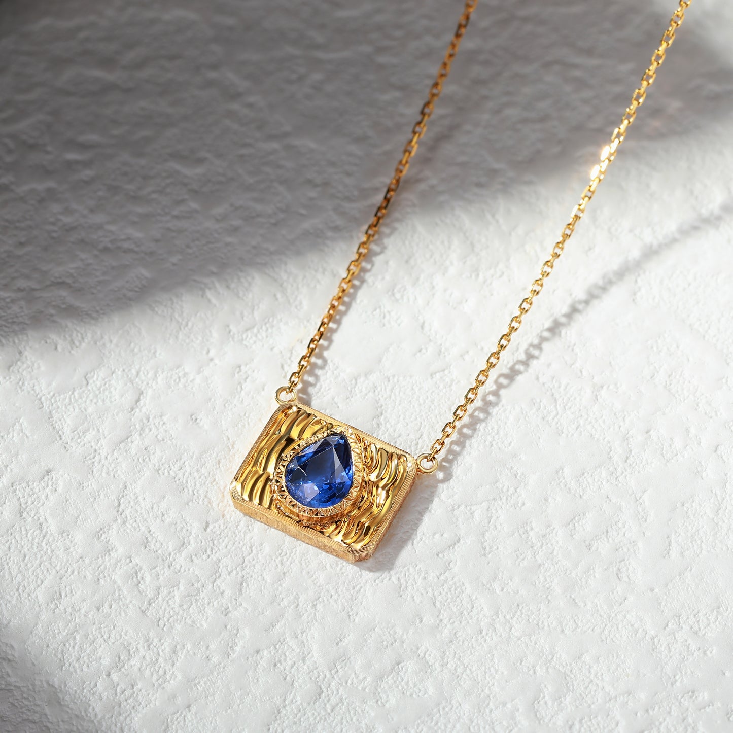 18K Gold Blue Sapphire Vintage Necklace