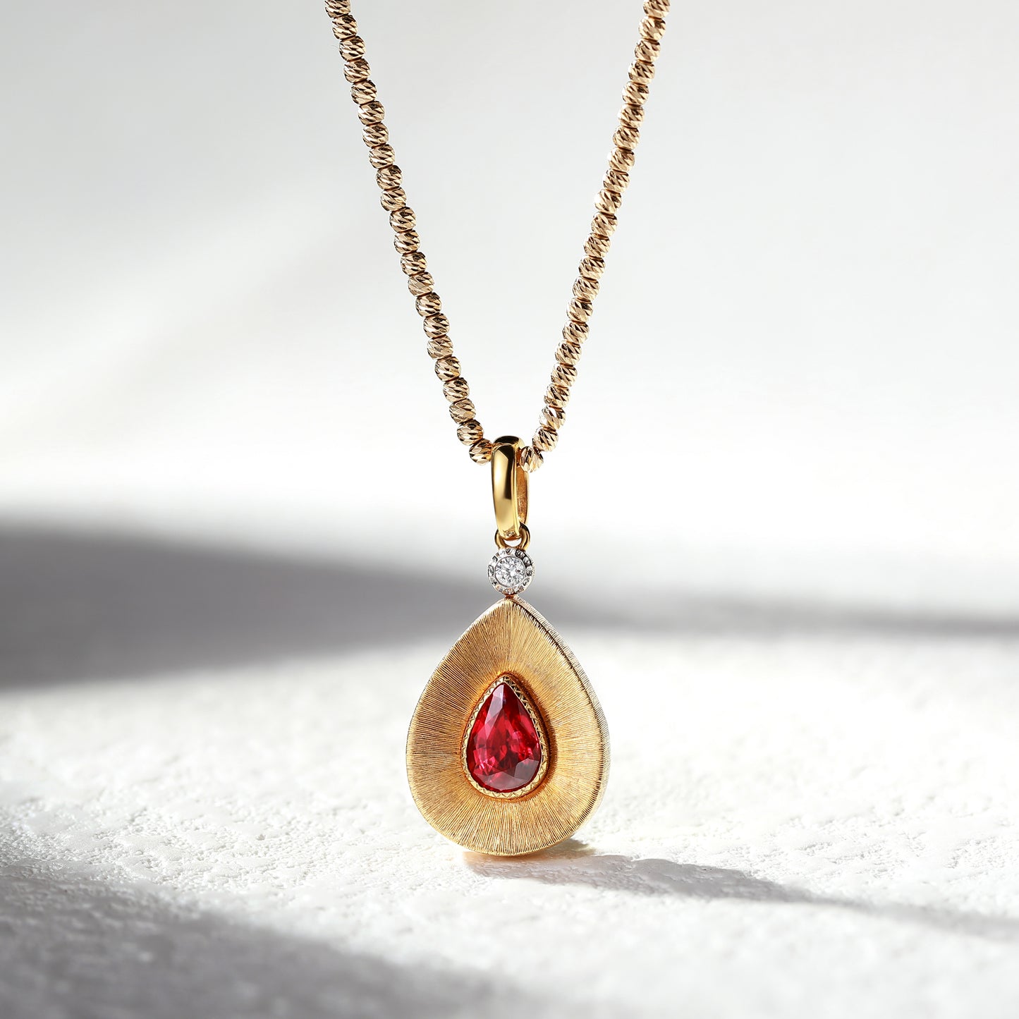 18K Gold Pigeon Blood Ruby Pendant Necklace