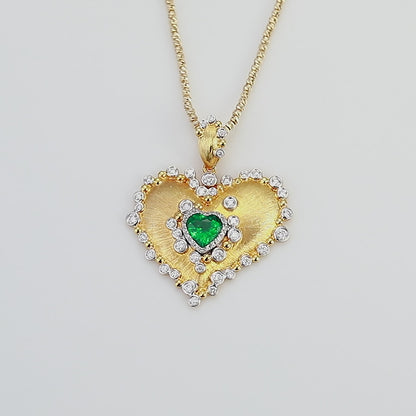 18K Gold Heart Cut Emerald Pendant Necklace Diamond