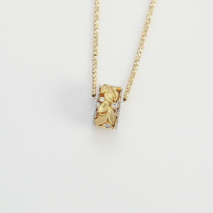 18K Gold Diamond Pendant Necklace