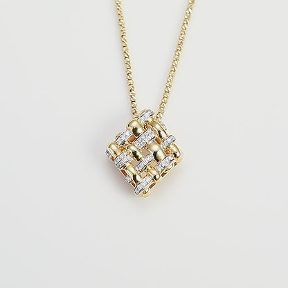 18K Gold Diamond Pendant Necklace