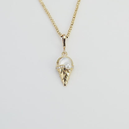 18K Gold Diamond Pendant Necklace with Pearl